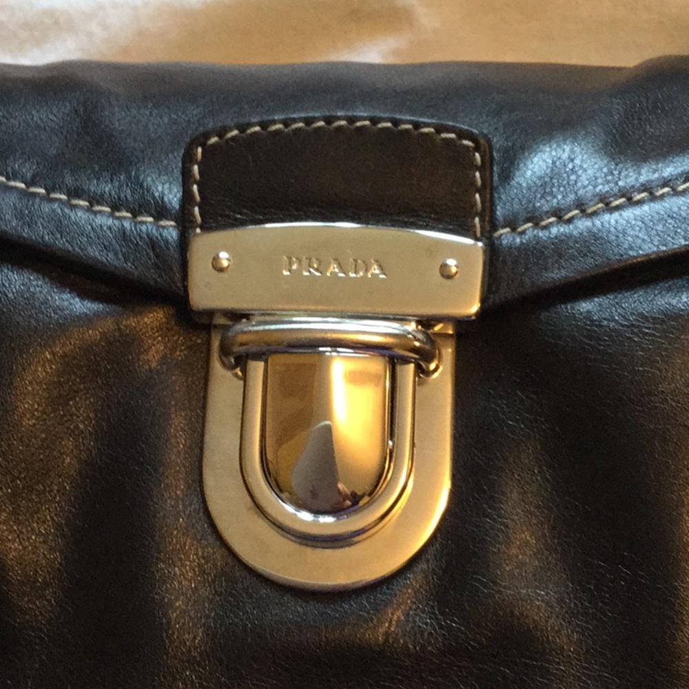 Prada bag - Picture 2 of 11
